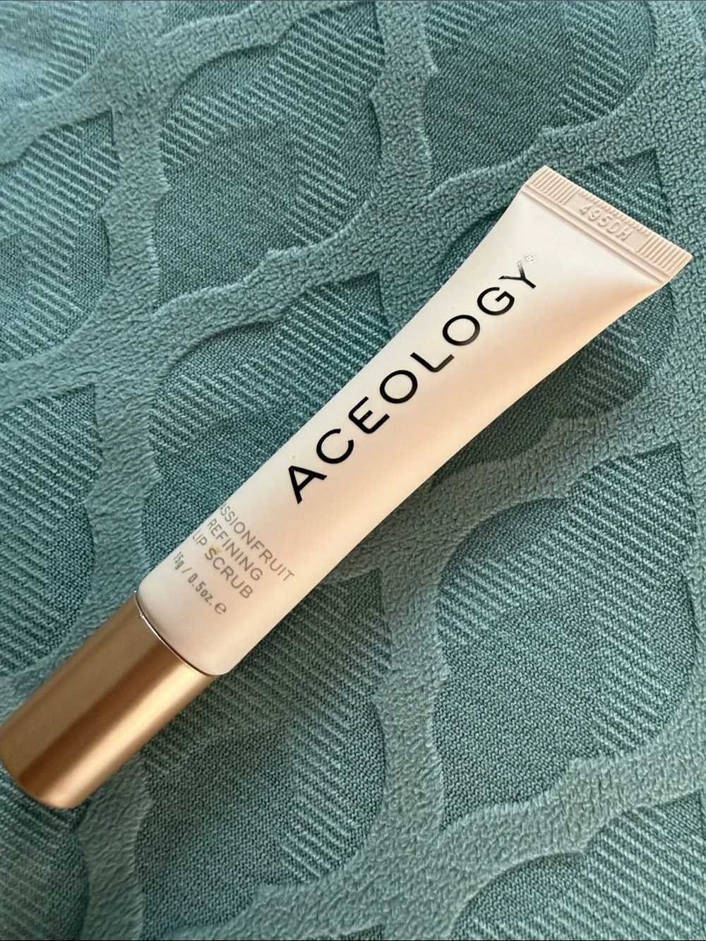 Aceology Passion Fruit Lip Scrub - White & Gold